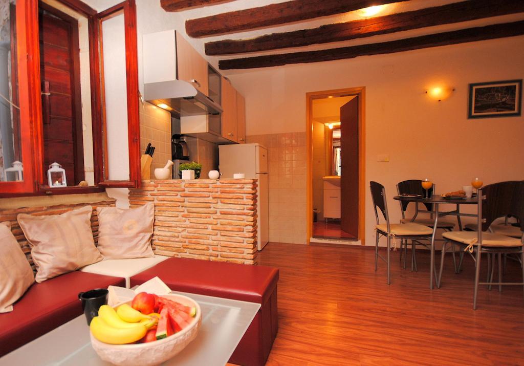 Guesthouse Ancient Stone Rovinj Phòng bức ảnh